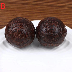 1Pair Sandalwood Handheld Ball Relief Walnut Handheld Ball Massage Exercise Healthcare Plaything Hand-Worn Ball