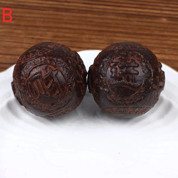 1Pair Sandalwood Handheld Ball Relief Walnut Handheld Ball Massage Exercise Healthcare Plaything Hand-Worn Ball