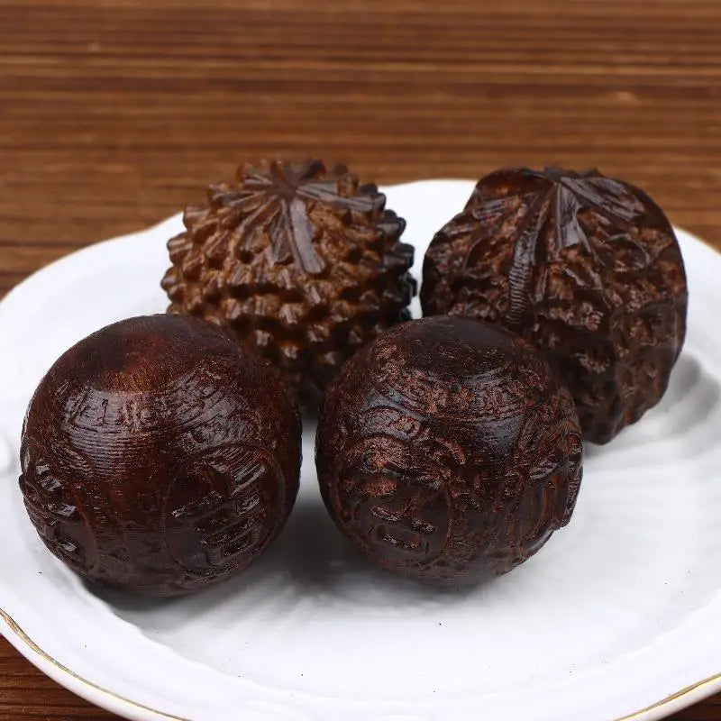 1Pair Sandalwood Handheld Ball Relief Walnut Handheld Ball Massage Exercise Healthcare Plaything Hand-Worn Ball