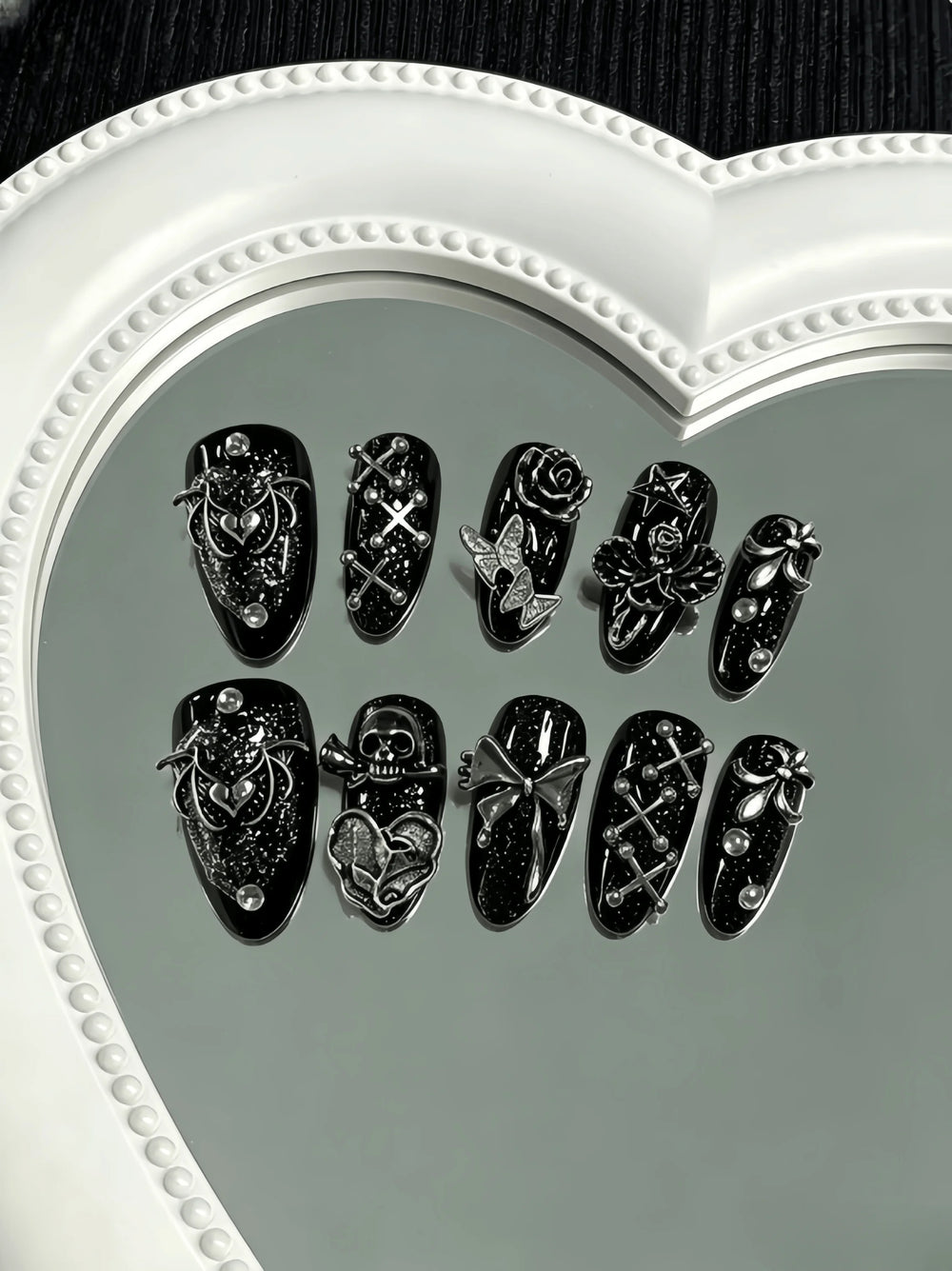 10 Pieces of Handmade Almond-Shaped Full-Cover Nail Tips, Medium Length, Black and Silver Glitter, Dark Sweet Cool Style, Suitable for Women and Girls, Suitable for Daily Commuting, Halloween, and as a Gift, Comes with 1 Piec