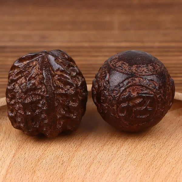 1Pair Sandalwood Handheld Ball Relief Walnut Handheld Ball Massage Exercise Healthcare Plaything Hand-Worn Ball