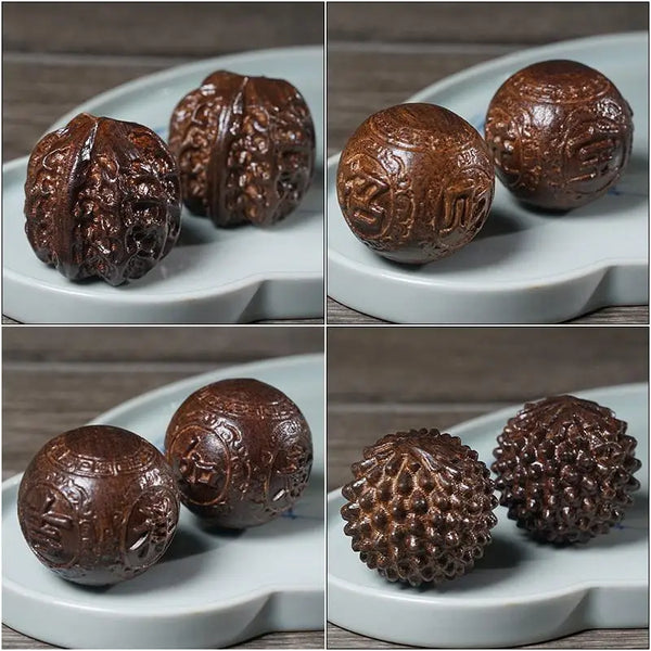 1Pair Sandalwood Handheld Ball Relief Walnut Handheld Ball Massage Exercise Healthcare Plaything Hand-Worn Ball