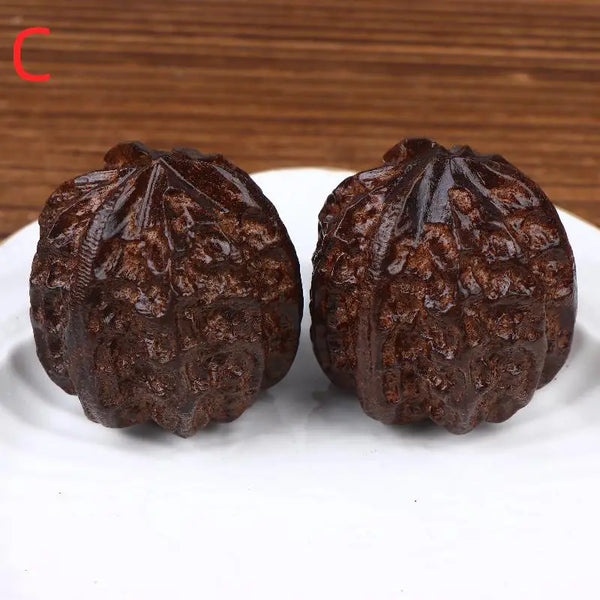 1Pair Sandalwood Handheld Ball Relief Walnut Handheld Ball Massage Exercise Healthcare Plaything Hand-Worn Ball